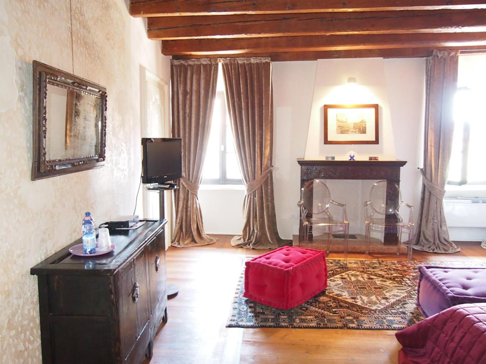 Truly Verona - Delle Erbe Suites Szoba fotó